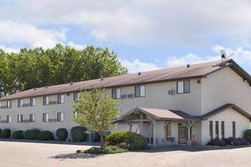 Travelodge Yankton Exterior photo