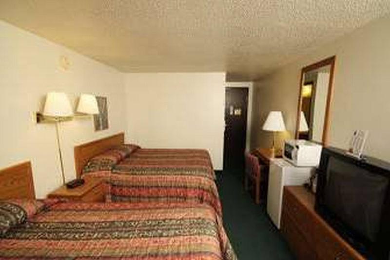 Travelodge Yankton Room photo